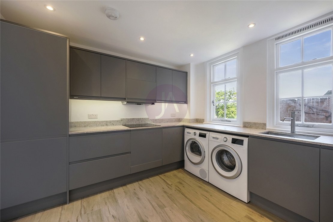 3 bedroom Flat to rent in Apsley House-view12