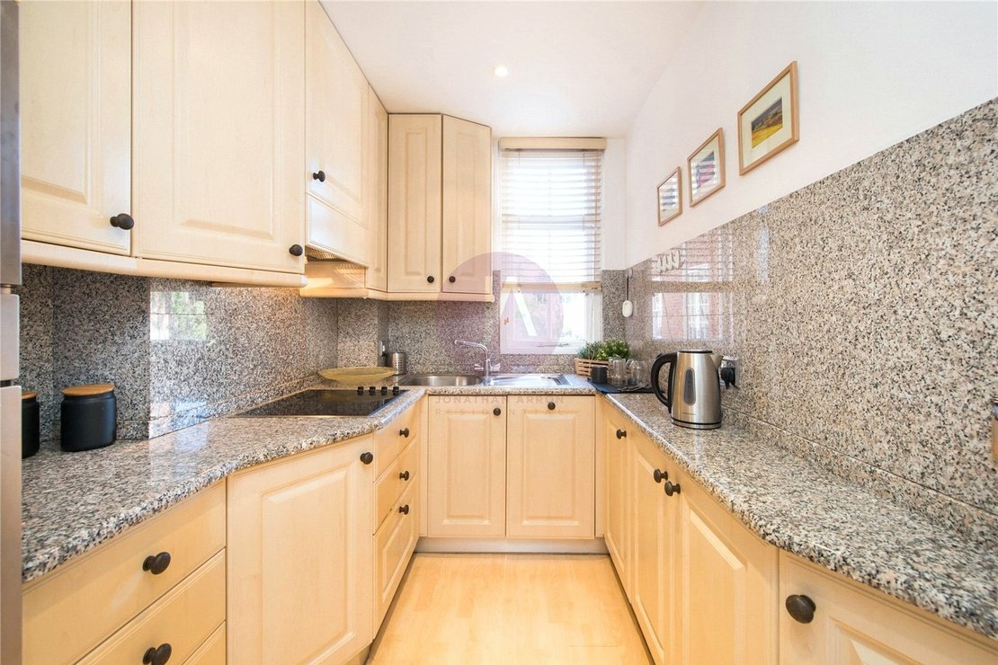 3 bedroom Flat to rent in Apsley House-view7