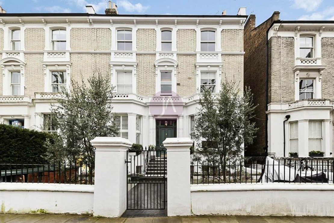 1 bedroom Flat to rent in Bassett Road-view2