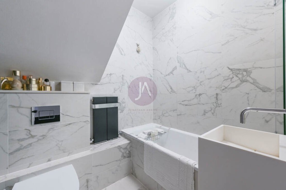 1 bedroom Flat to rent in Bassett Road-view4