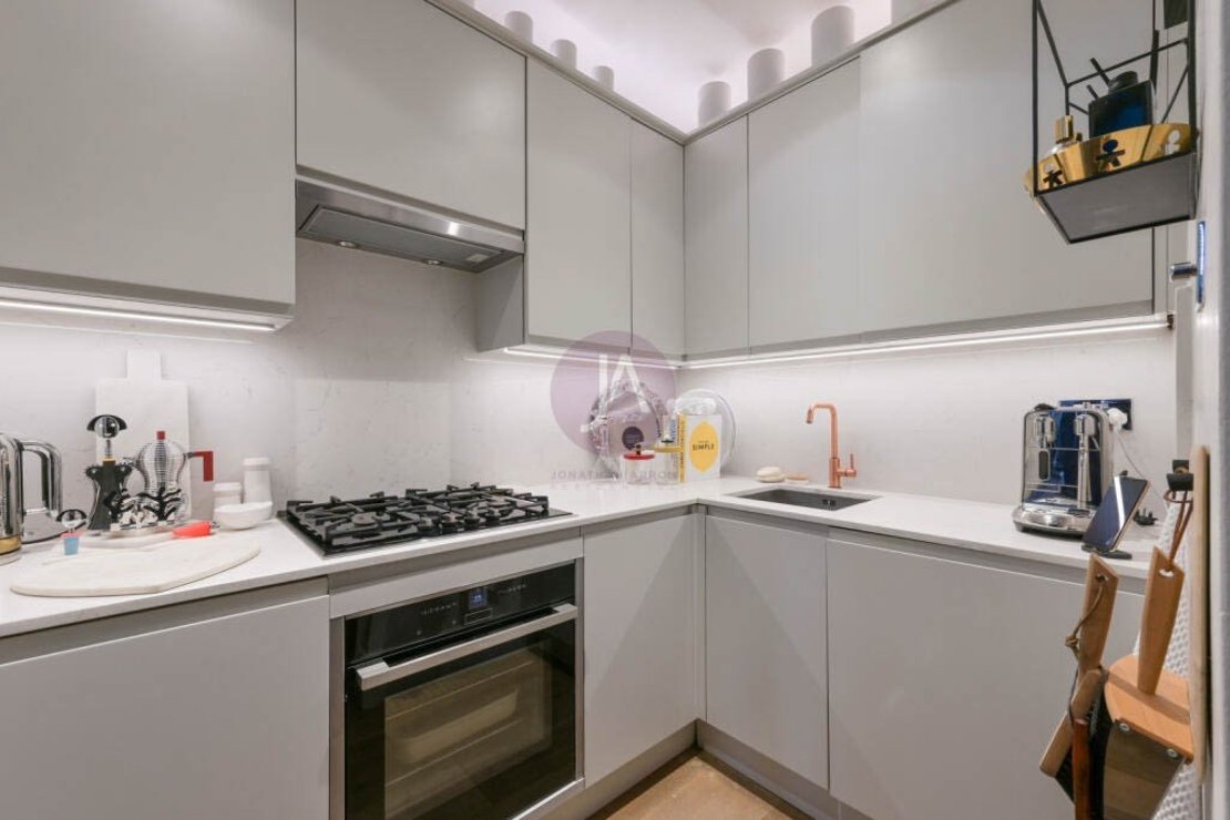 1 bedroom Flat to rent in Bassett Road-view3