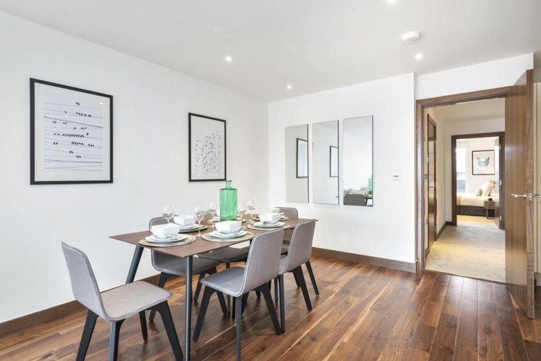 3 bedroom Flat to rent in Beaufort Court-view5