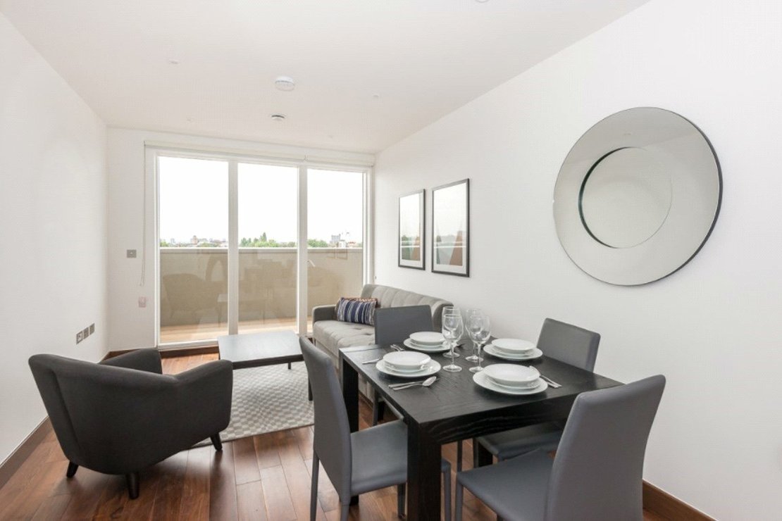 1 bedroom Flat to rent in Beaufort Court-view2