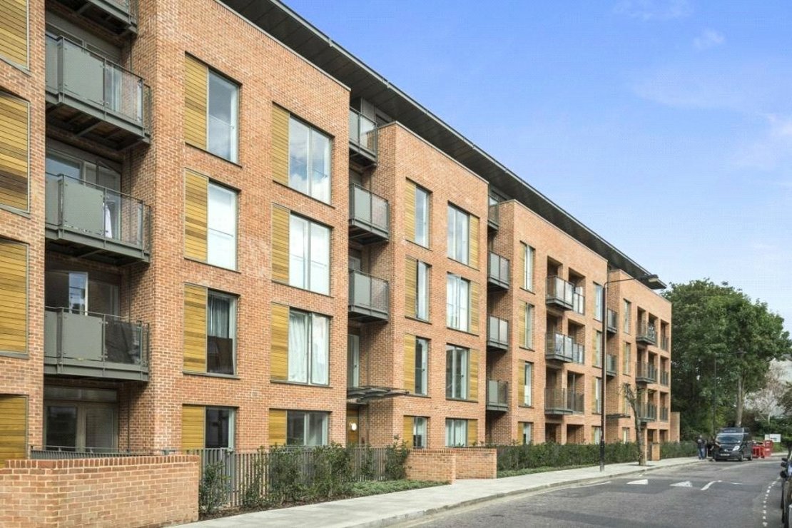 1 bedroom Flat to rent in Beaufort Court-view8