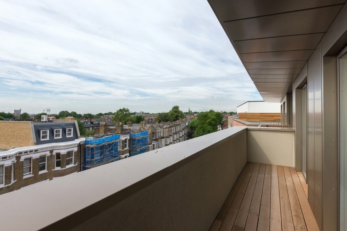 1 bedroom Flat to rent in Beaufort Court-view7