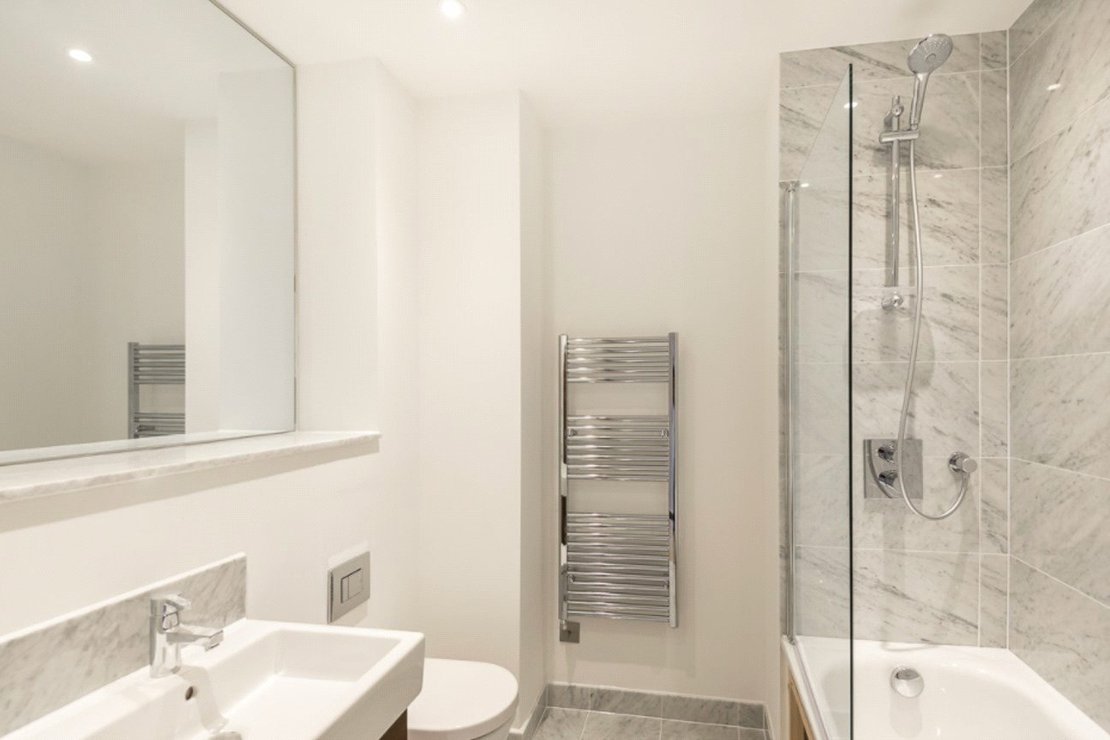 1 bedroom Flat to rent in Beaufort Court-view6