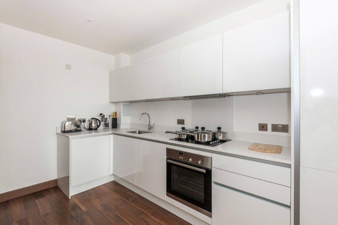 1 bedroom Flat to rent in Beaufort Court-view3