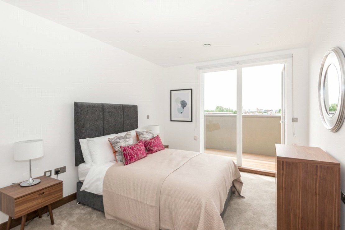 1 bedroom Flat to rent in Beaufort Court-view4