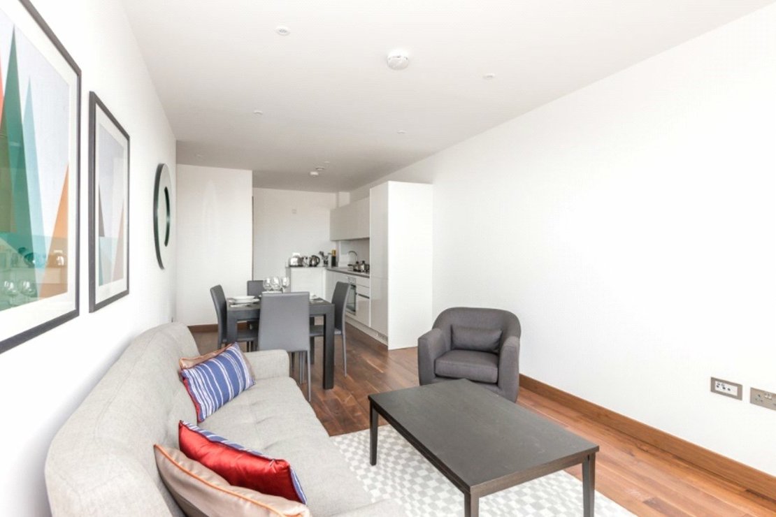 1 bedroom Flat to rent in Beaufort Court-view1