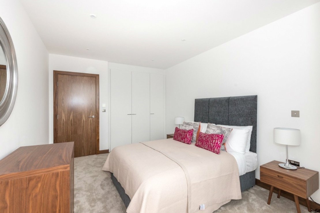 1 bedroom Flat to rent in Beaufort Court-view5