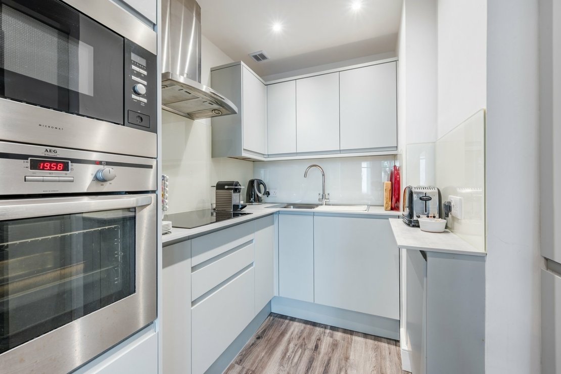 2 bedroom Flat to rent in Belgrave Gardens-view4