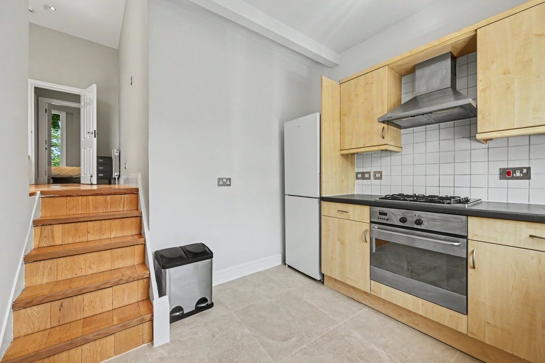 2 bedroom Flat to rent in Belgrave Gardens-view4