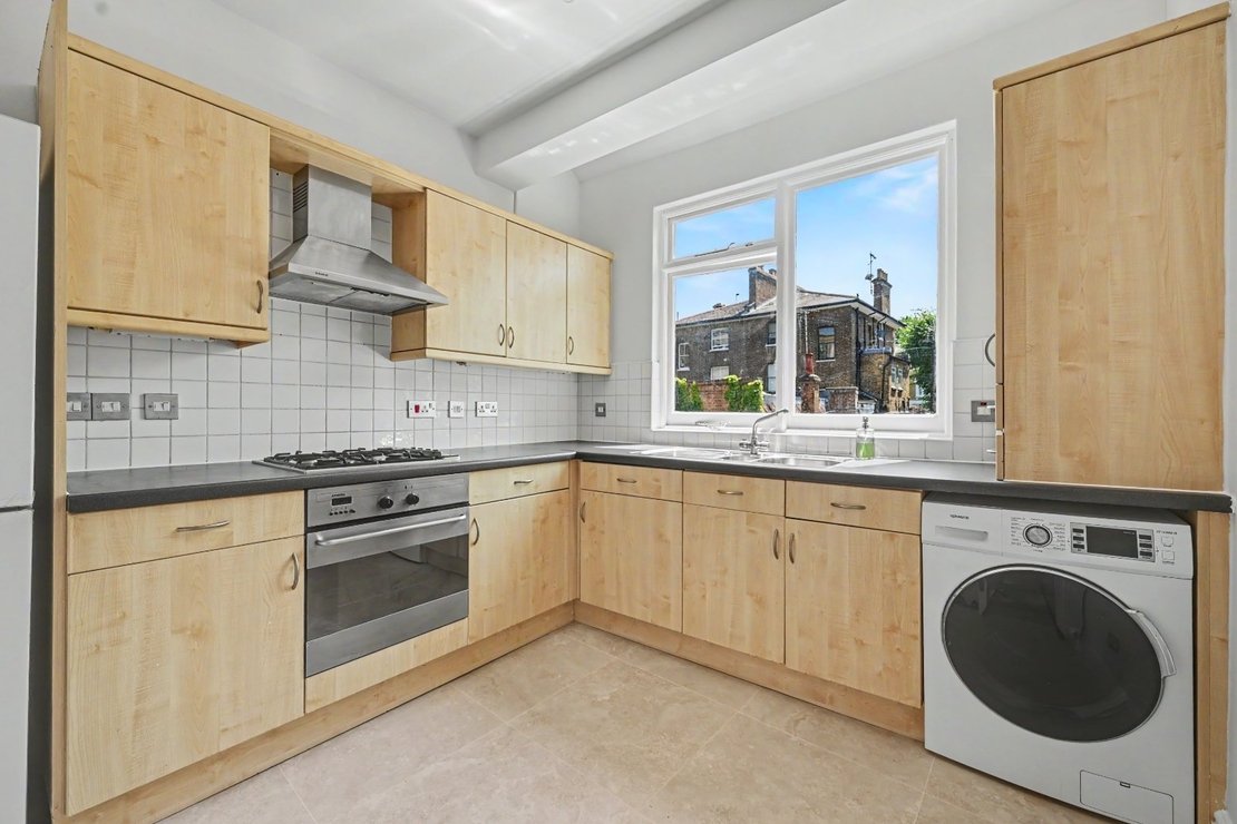 2 bedroom Flat to rent in Belgrave Gardens-view5
