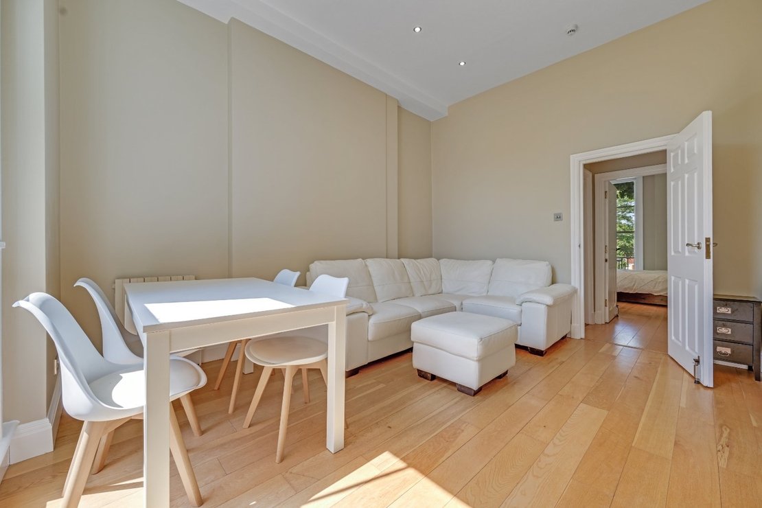 2 bedroom Flat to rent in Belgrave Gardens-view2