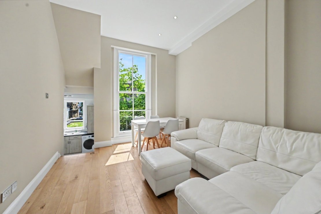 2 bedroom Flat to rent in Belgrave Gardens-view1