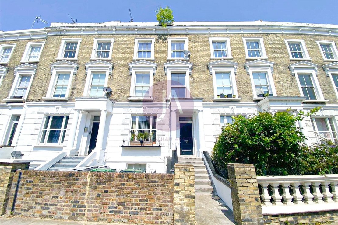 Flat to rent in Belsize Road-view3