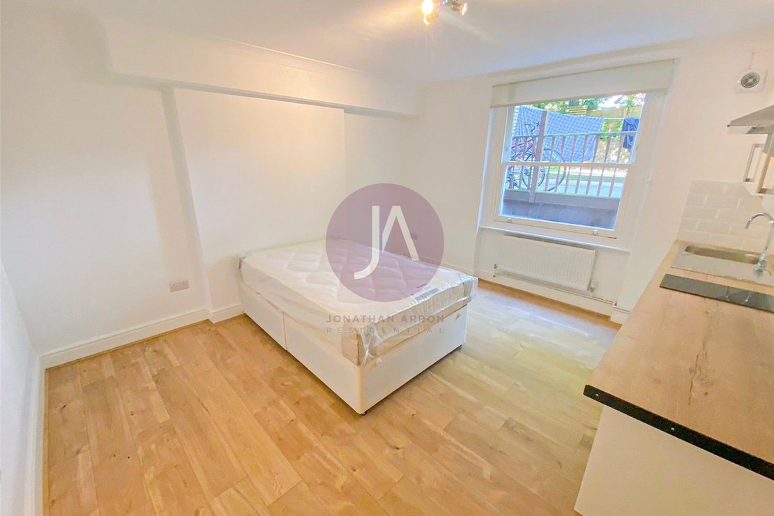 Flat to rent in Belsize Road-view2