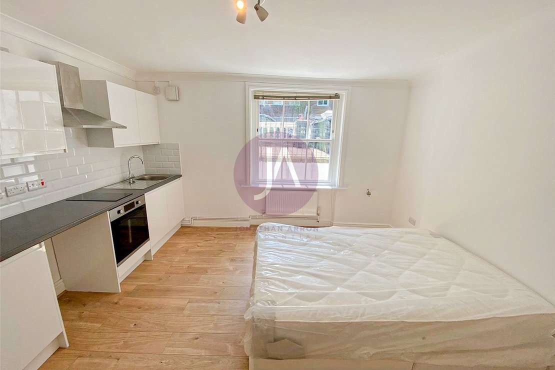 Flat to rent in Belsize Road-view6