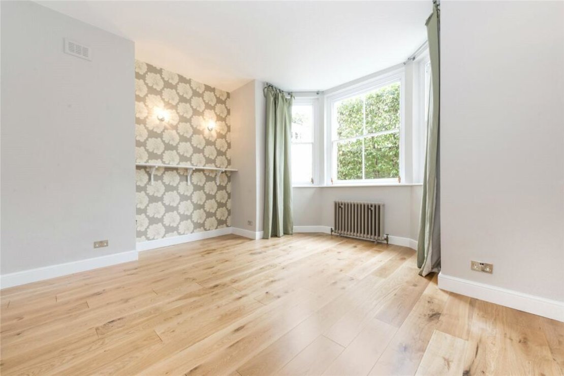 3 bedroom Maisonette to rent in Belsize Square-view9