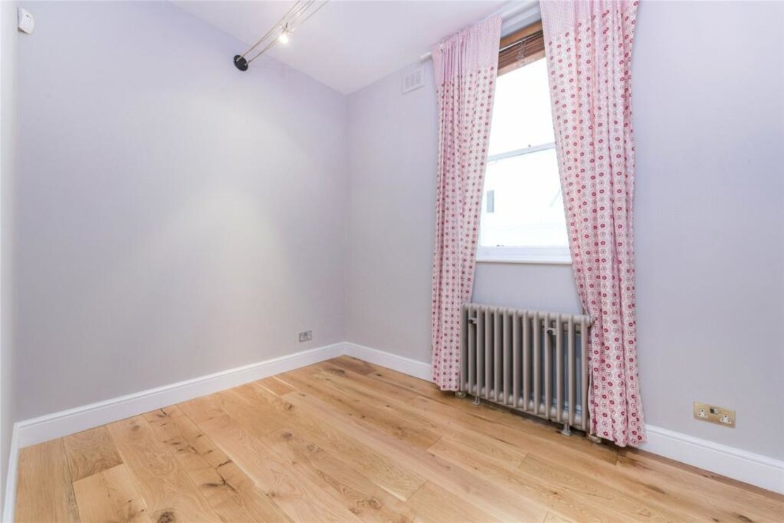 3 bedroom Maisonette to rent in Belsize Square-view11