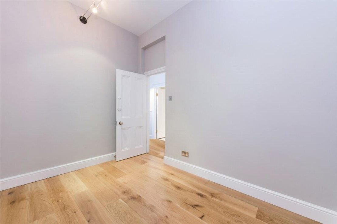 3 bedroom Maisonette to rent in Belsize Square-view12