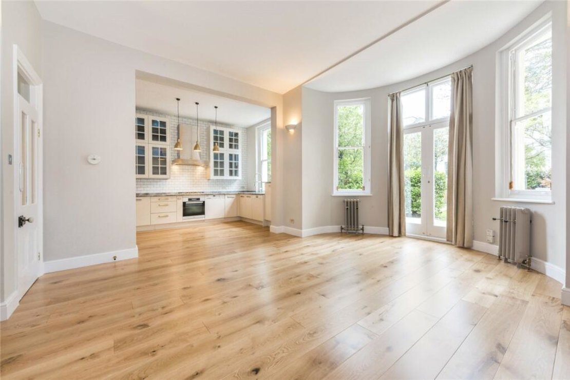 3 bedroom Maisonette to rent in Belsize Square-view2