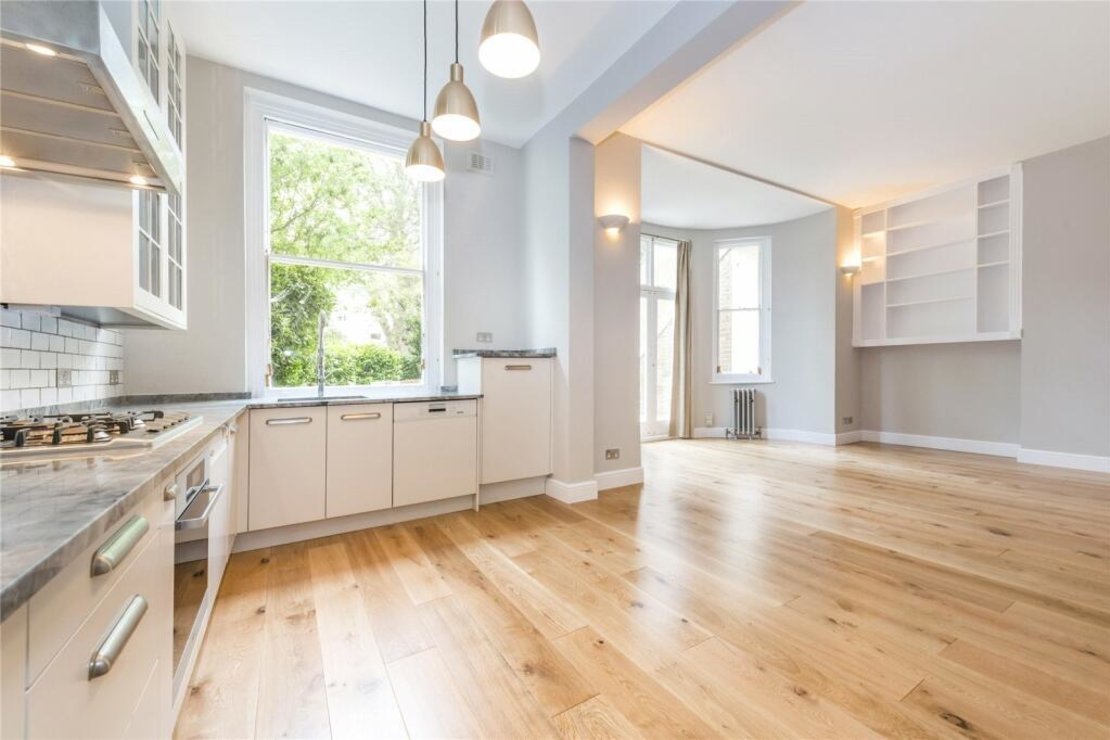 3 bedroom Maisonette to rent in Belsize Square-view5