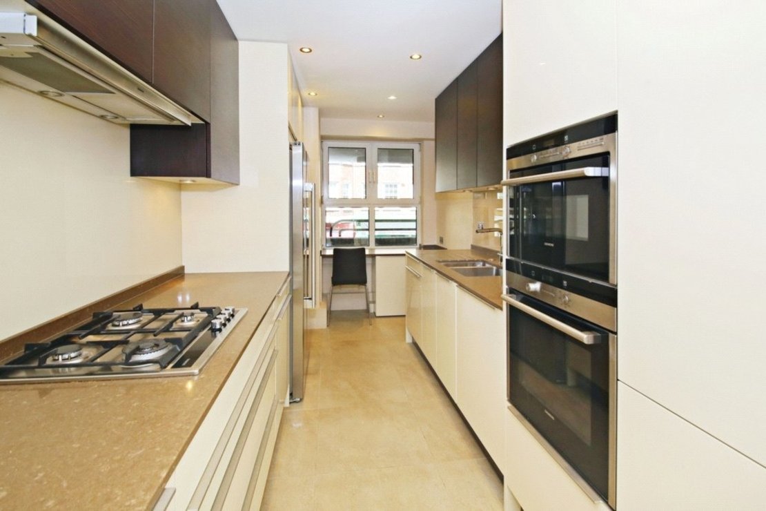 2 bedroom Flat to rent in Beverly House-view7