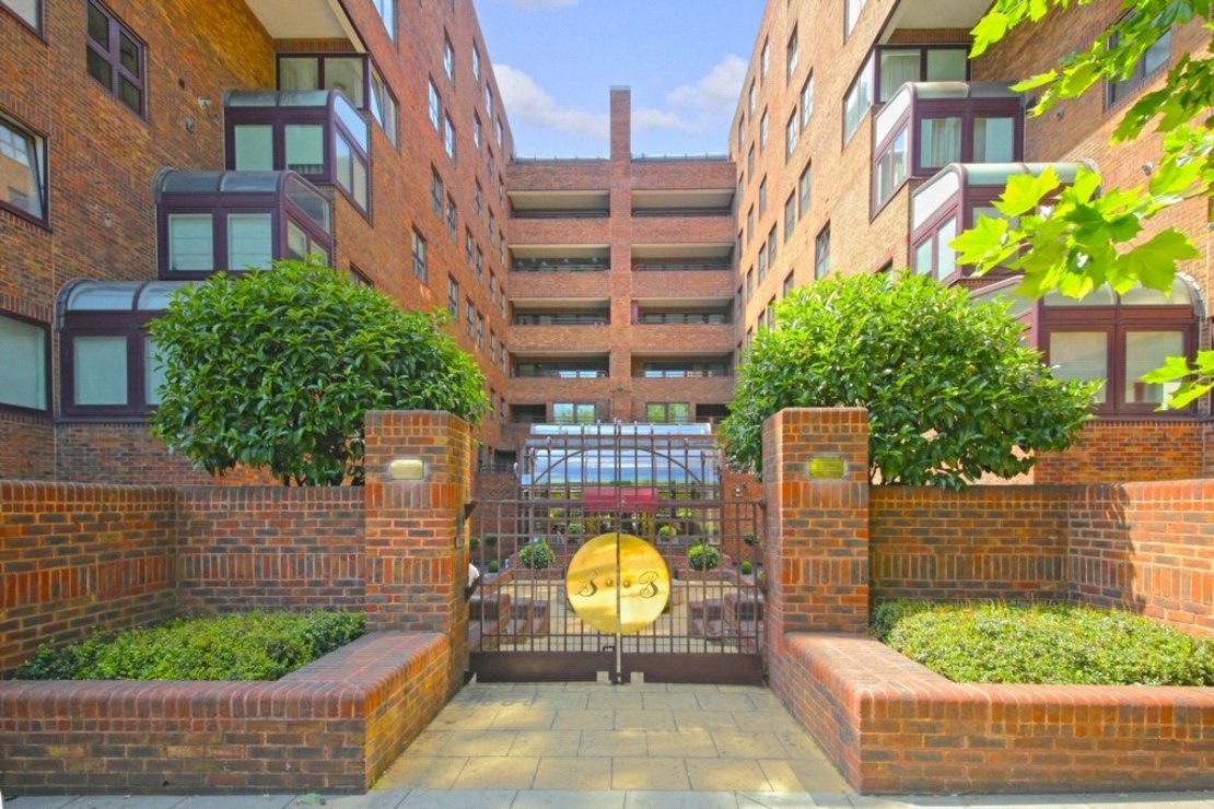 2 bedroom Flat to rent in Beverly House-view1