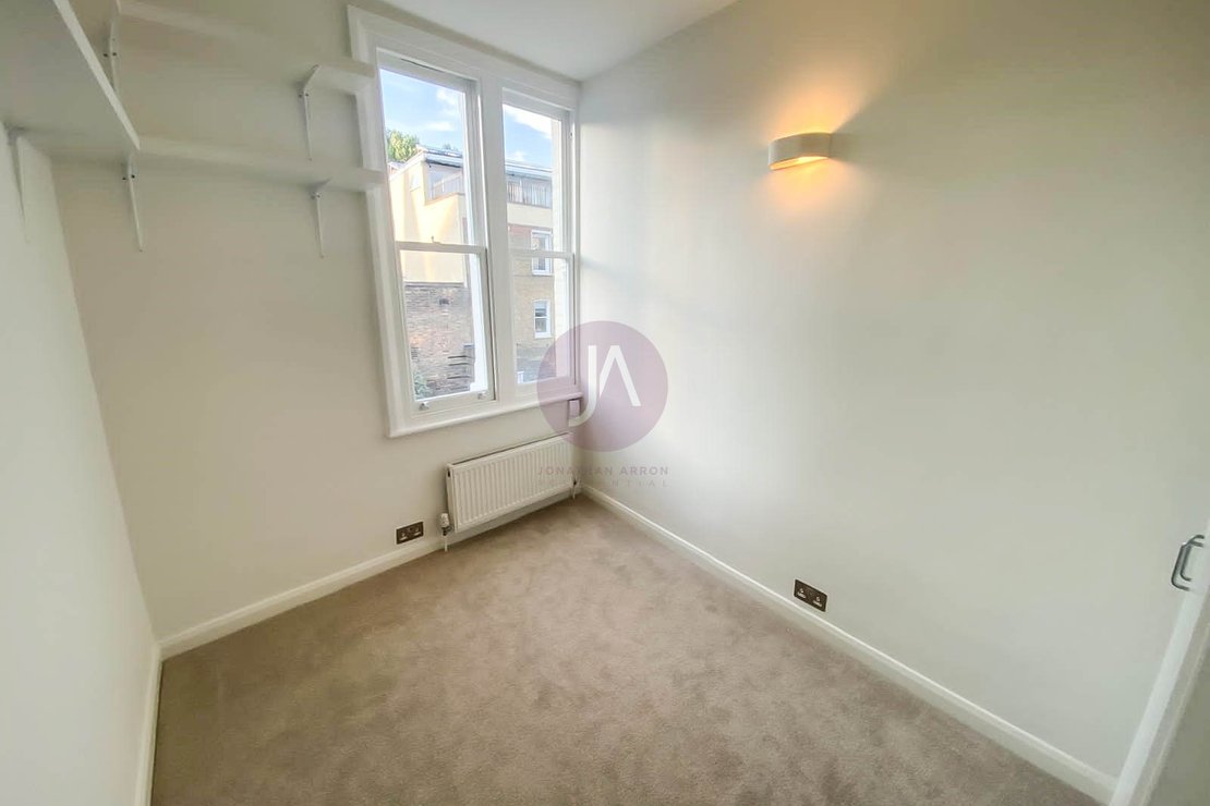 2 bedroom Flat to rent in Bisham Gardens-view10