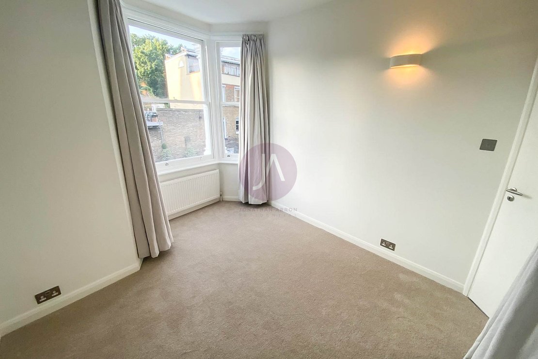 2 bedroom Flat to rent in Bisham Gardens-view11