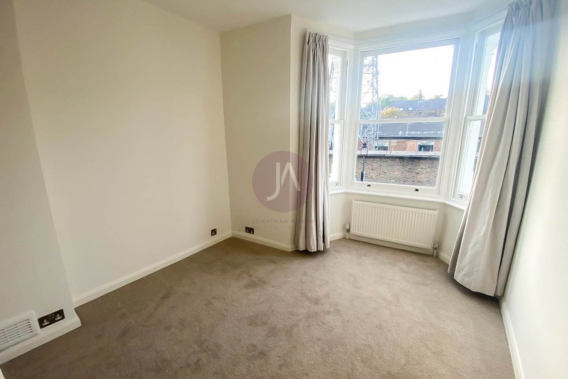 2 bedroom Flat to rent in Bisham Gardens-view13