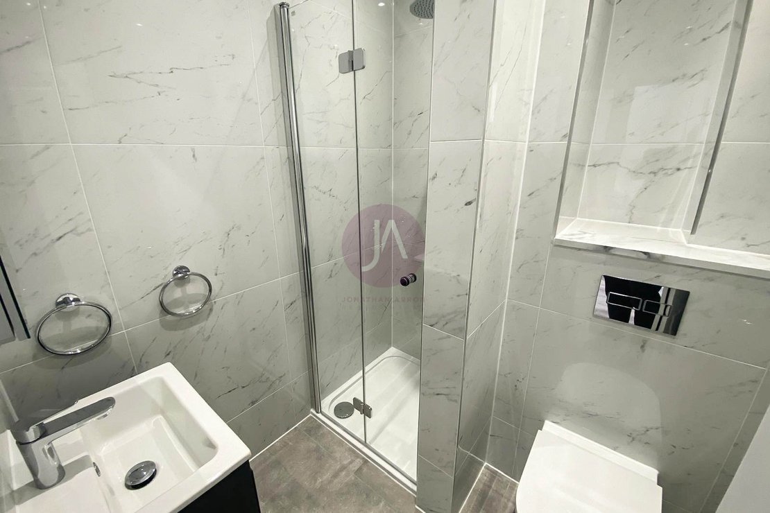 2 bedroom Flat to rent in Blenheim Terrace-view9