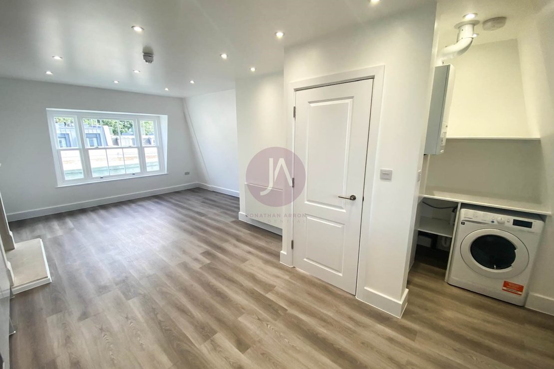 2 bedroom Flat to rent in Blenheim Terrace-view2