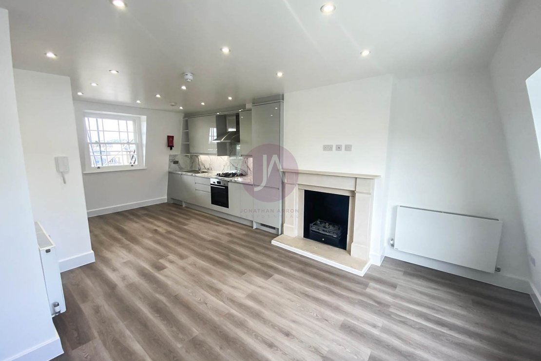 2 bedroom Flat to rent in Blenheim Terrace-view3