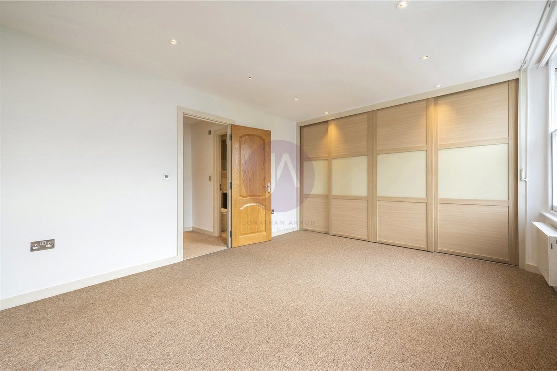 2 bedroom Flat,Maisonette to rent in Blenheim Terrace-view8