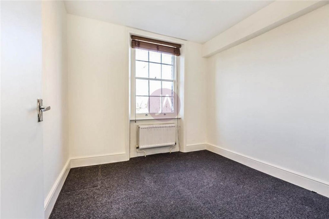 3 bedroom Flat to rent in Blenheim Terrace-view6