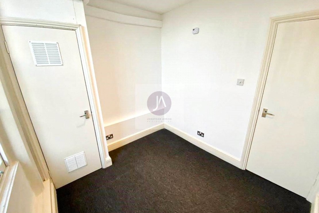 1 bedroom Flat to rent in Blenheim Terrace-view7