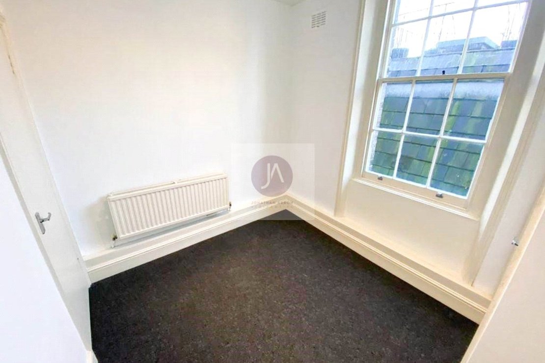 1 bedroom Flat to rent in Blenheim Terrace-view8