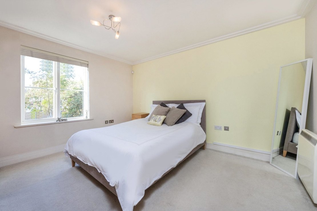 2 bedroom Flat to rent in Bloomsbury Close,-view4