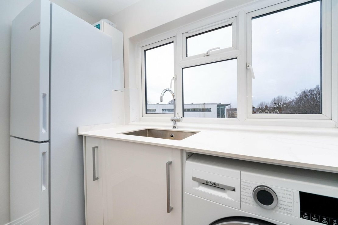 2 bedroom Flat to rent in Boscombe Road-view4