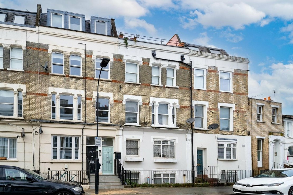 2 bedroom Flat to rent in Boscombe Road-view1