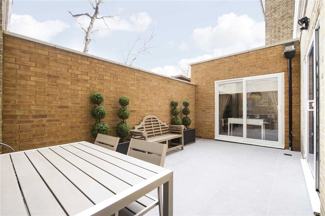 2 bedroom Flat to rent in Boydell Court-view4