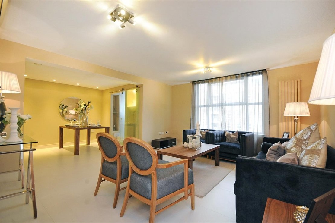3 bedroom Flat to rent in Boydell Court-view1