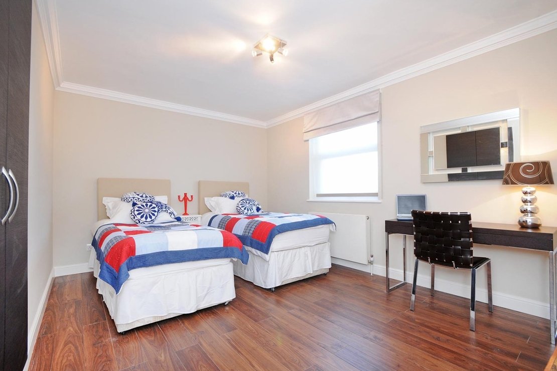 3 bedroom Flat to rent in Boydell Court-view7