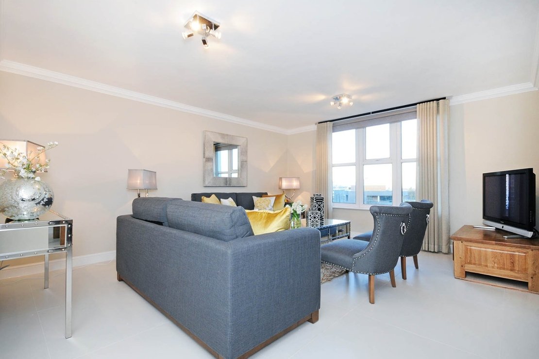 3 bedroom Flat to rent in Boydell Court-view1