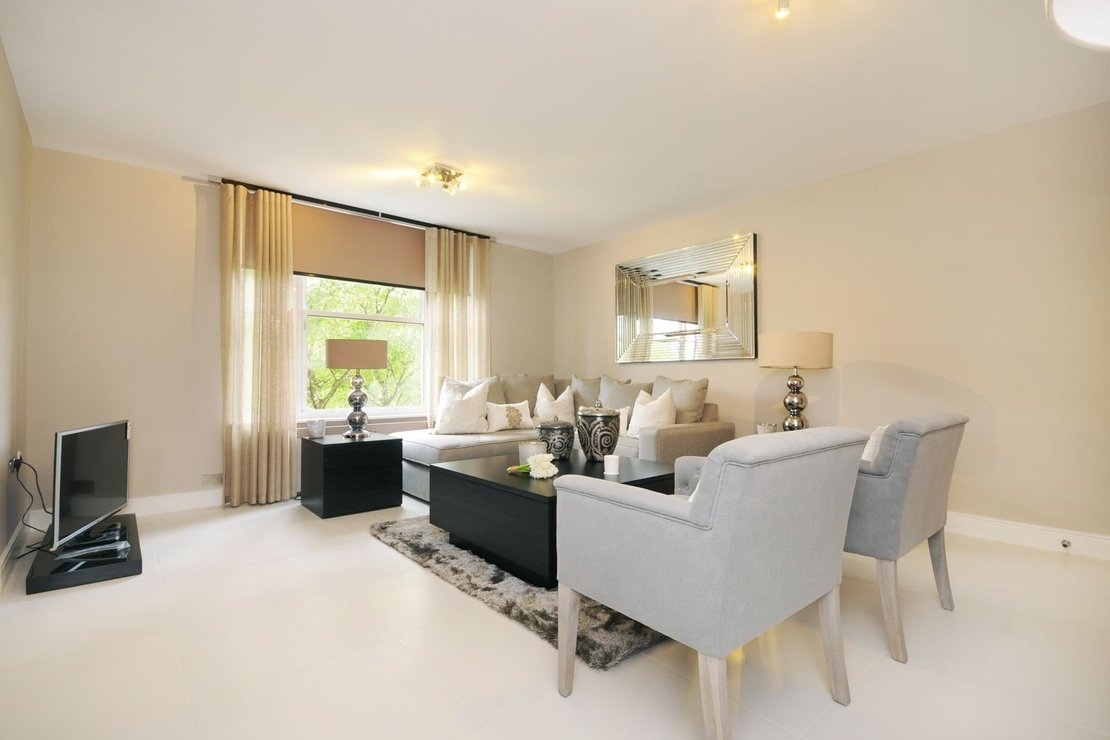 3 bedroom Flat to rent in Boydell Court-view1