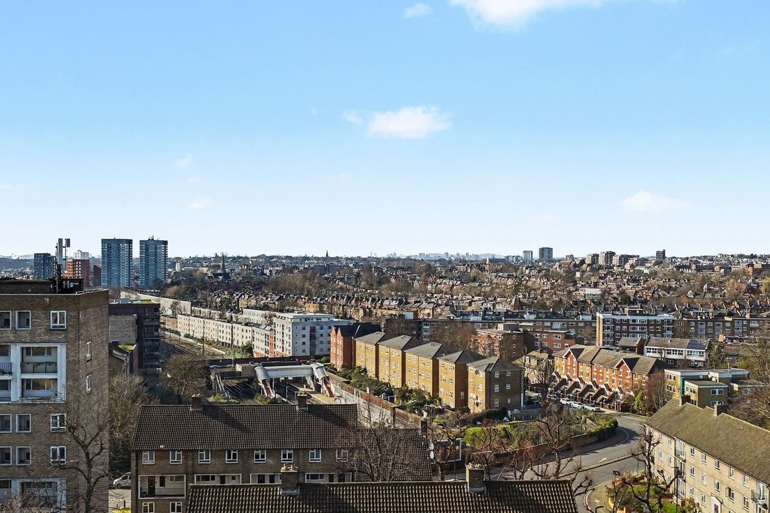 3 bedroom Flat,Newhome to rent in Boydell Court-view13