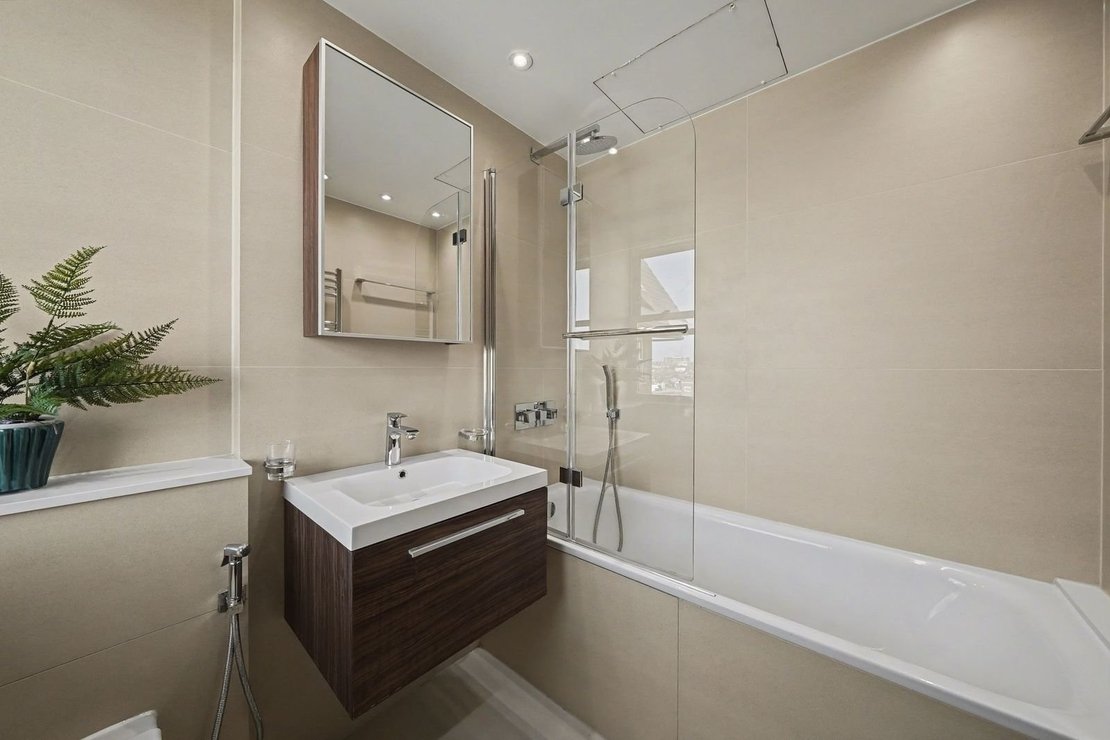 3 bedroom Flat,Newhome to rent in Boydell Court-view8