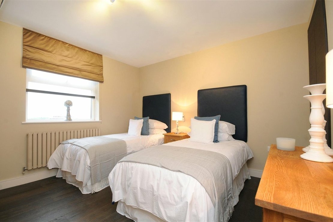 3 bedroom Flat to rent in Boydell Court-view7